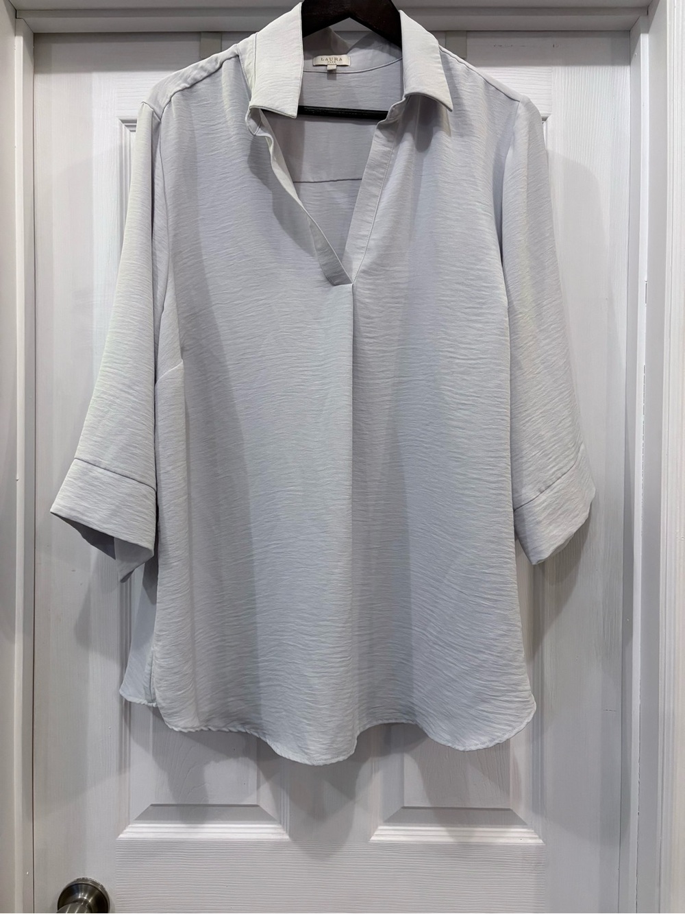 Laura Gray/off White V-Neck Blouse